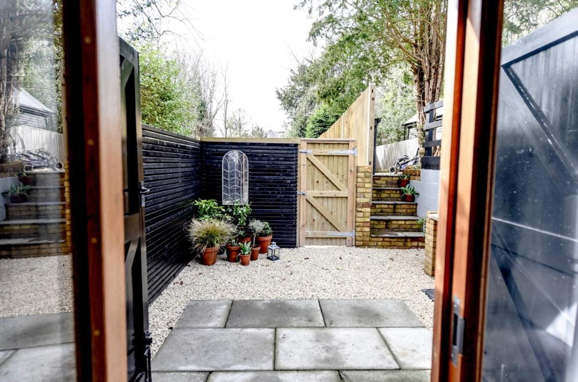 Woodman'S Cottage Temple Ewell Exterior foto